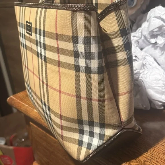 Burberry Checkered Bag with Brown Interior - Picture 3 of 8